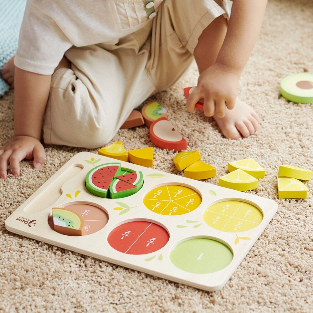 CLASSIC WORLD Mediniai pjaustomi vaisiai su lipukais + trupmenų ir dalybos mokymasis MONTESSORI 23 vnt. 1 CLASSIC WORLD Mediniai pjaustomi vaisiai su lipukais + trupmenų ir dalybos mokymasis MONTESSORI 23 vnt. 1