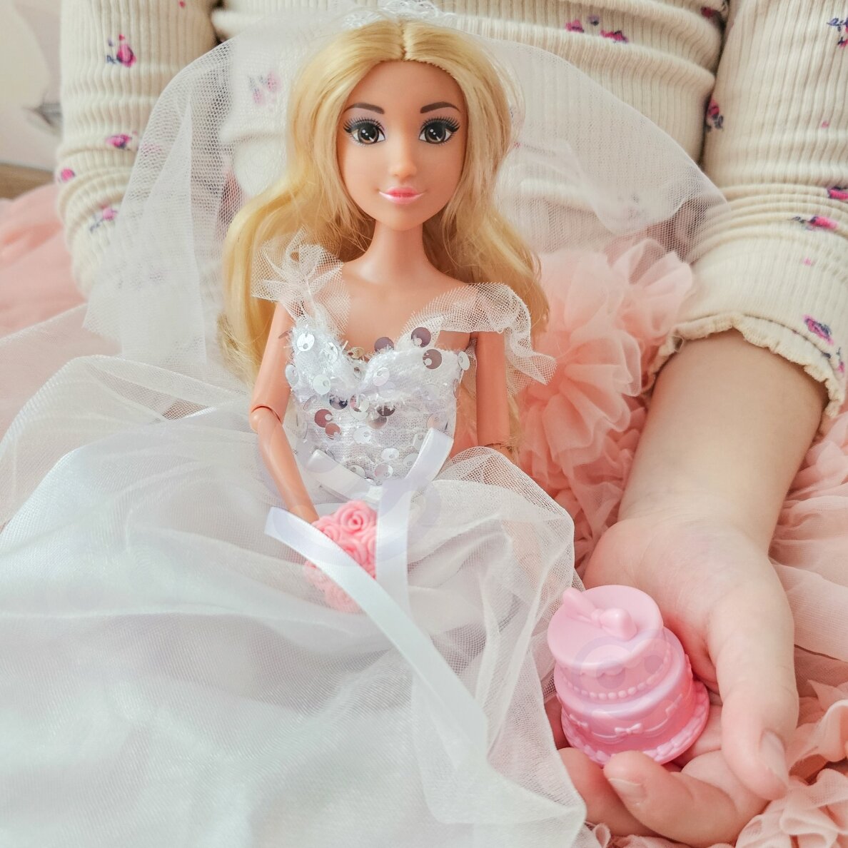 WOOPIE ROYAL Lily lėlė 30 cm nuotaka vestuvinė suknelė priedai 2
