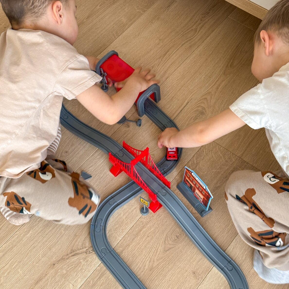 WOOPIE Pendolino elektrinis traukinio rinkinys „Fire Department“ 66 vnt. 1