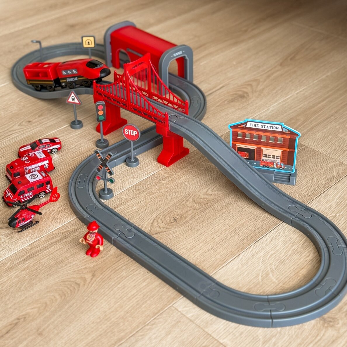 WOOPIE Pendolino elektrinis traukinio rinkinys „Fire Department“ 66 vnt. 2 WOOPIE Pendolino elektrinis traukinio rinkinys „Fire Department“ 66 vnt. 2