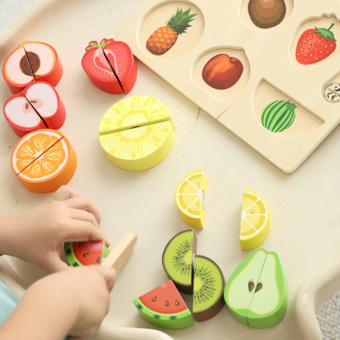 CLASSIC WORLD Montessori vaisių pjaustymo rinkinys su lipukais 20 vnt. 4