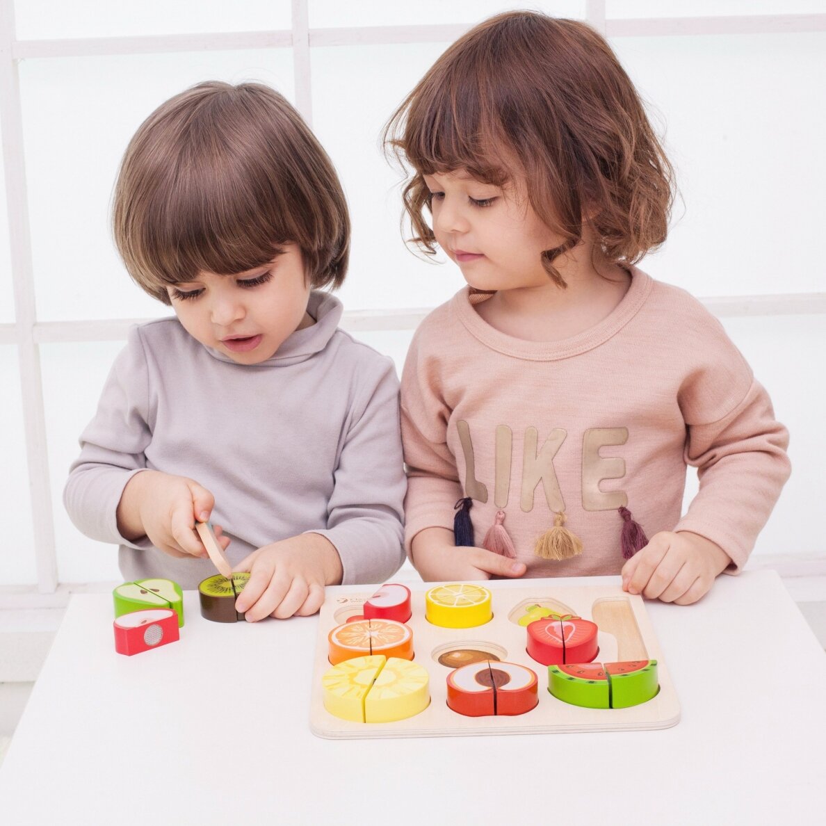 CLASSIC WORLD Montessori vaisių pjaustymo rinkinys su lipukais 20 vnt. 7