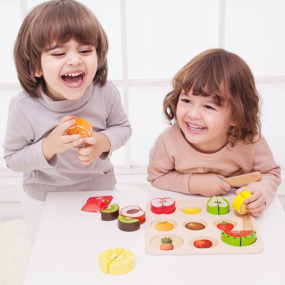 CLASSIC WORLD Montessori vaisių pjaustymo rinkinys su lipukais 20 vnt. 6