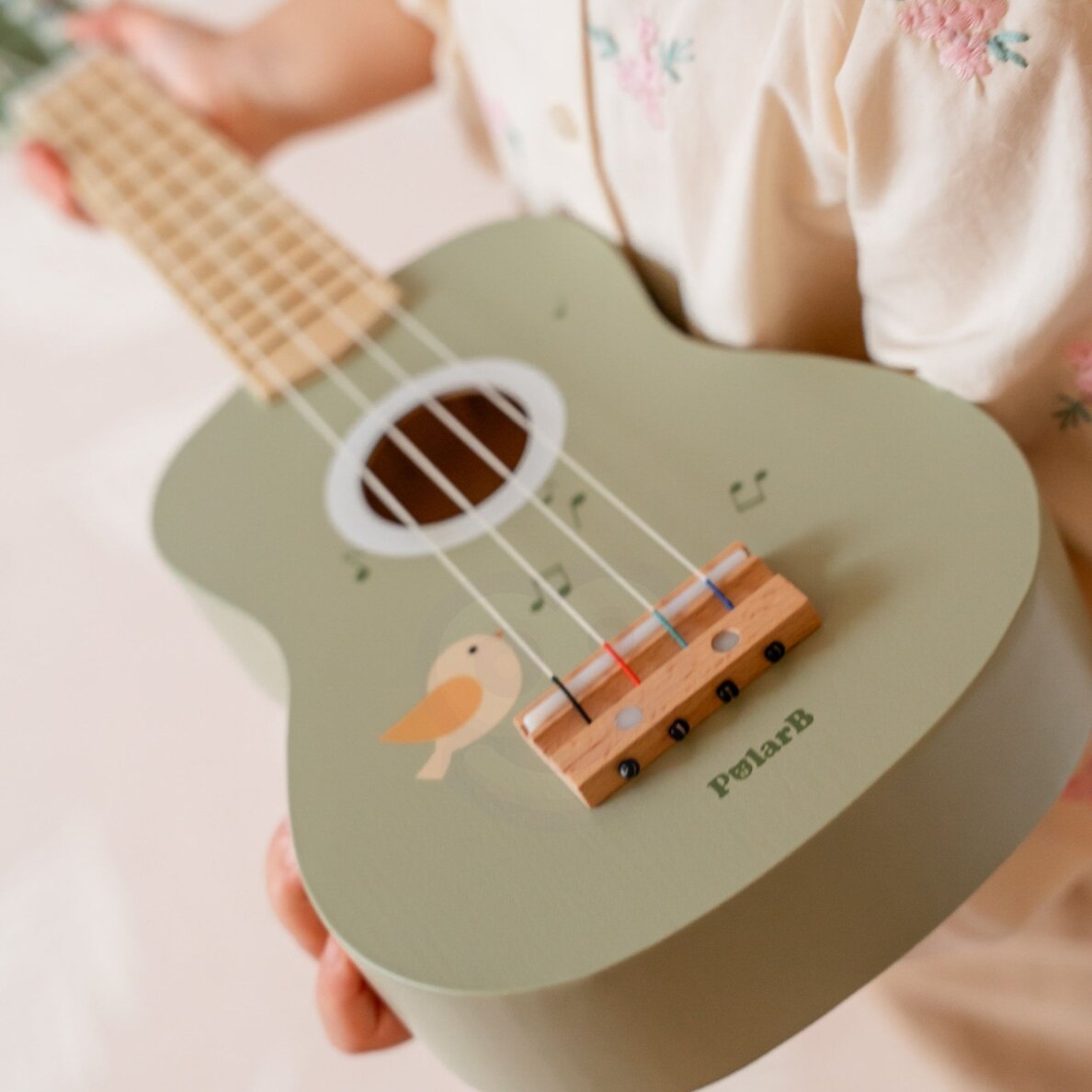 Viga medinė ukulelė vaikams, žalia su natomis 7 Viga medinė ukulelė vaikams, žalia su natomis 7