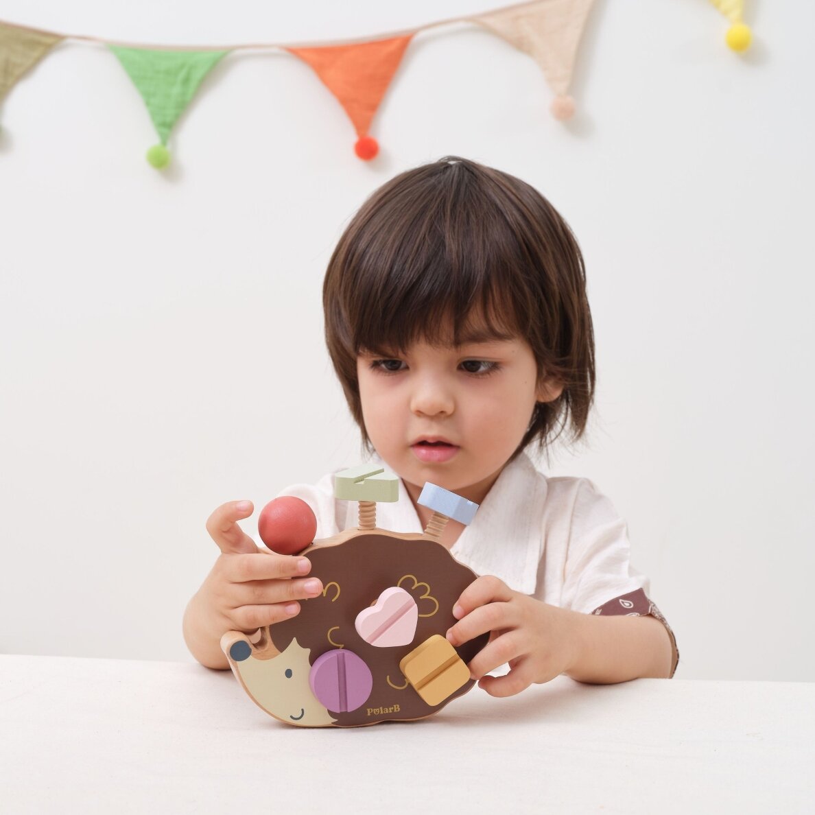 VIGA PolarB medinis konstravimo žaislas „Ežiukas“ su Montessori varžtais 2