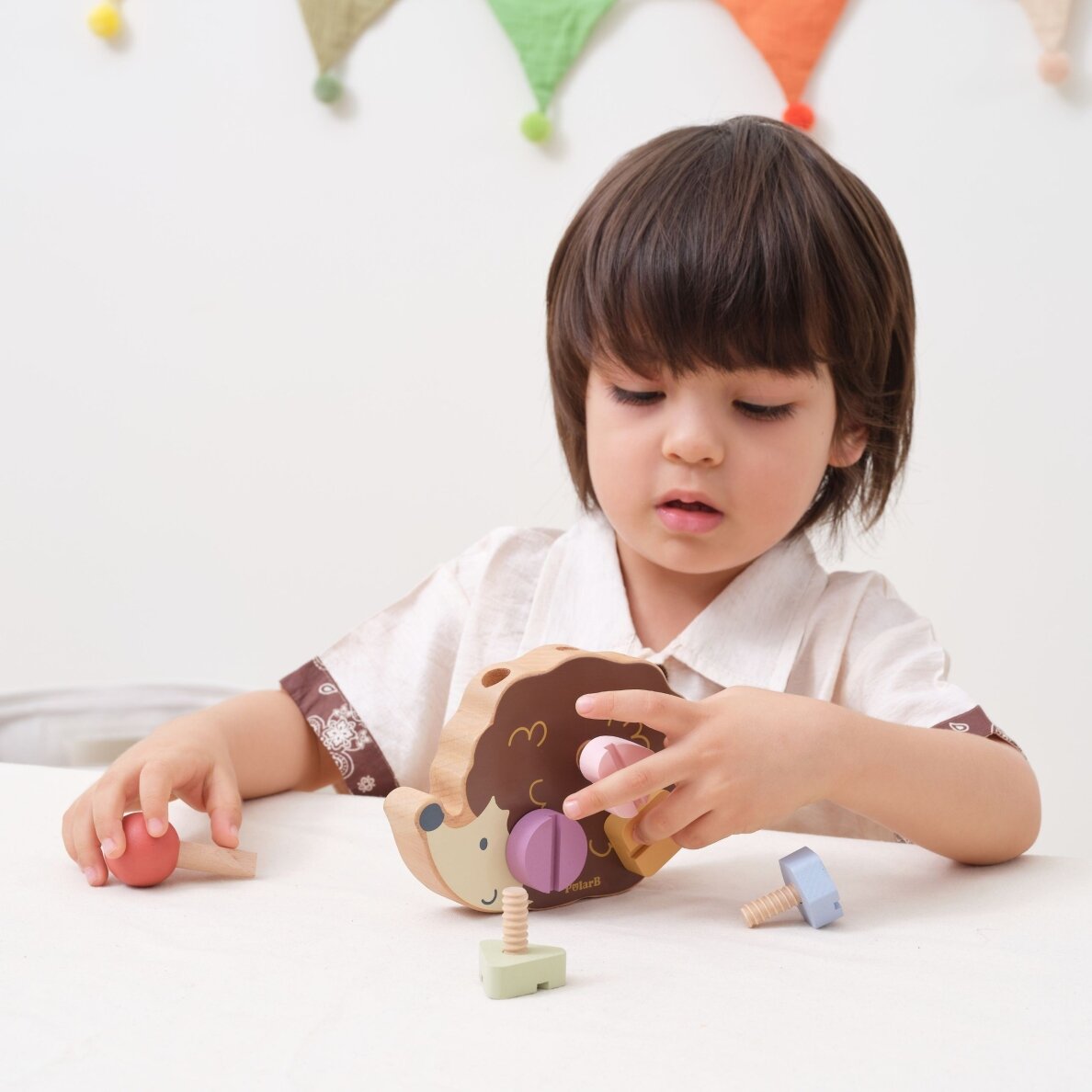 VIGA PolarB medinis konstravimo žaislas „Ežiukas“ su Montessori varžtais 3