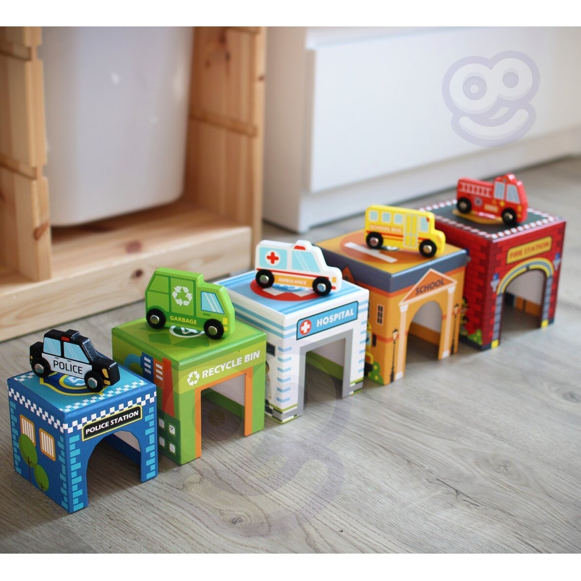 WOOPIE GREEN Dėlionės kubeliai Miesto transporto priemonės dėžutėse + figūrėlės 10 vnt. 7 WOOPIE GREEN Dėlionės kubeliai Miesto transporto priemonės dėžutėse + figūrėlės 10 vnt. 7
