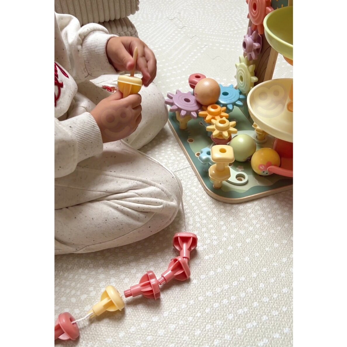 WOOPIE GREEN Montessori 4-in-1 kamuoliukų takelio veiklų medis FSC 3 WOOPIE GREEN Montessori 4-in-1 kamuoliukų takelio veiklų medis FSC 3