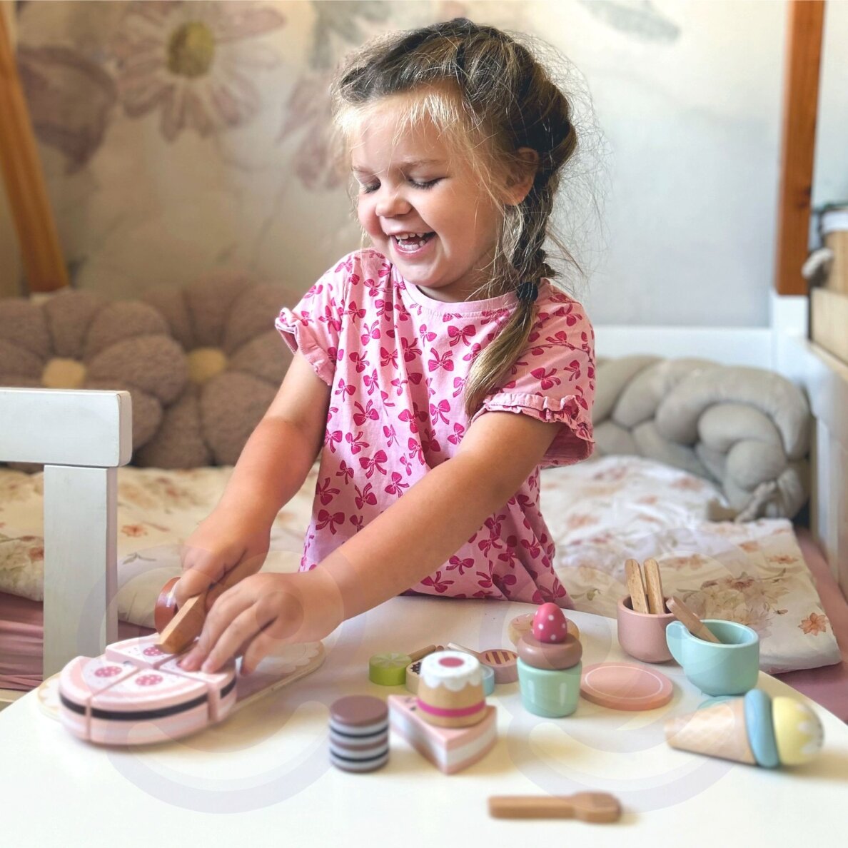 TOOKY TOY Sweet Cake Medinis saldumynų rinkinys dėžutėje Konditerija Ledainė 1 TOOKY TOY Sweet Cake Medinis saldumynų rinkinys dėžutėje Konditerija Ledainė 1