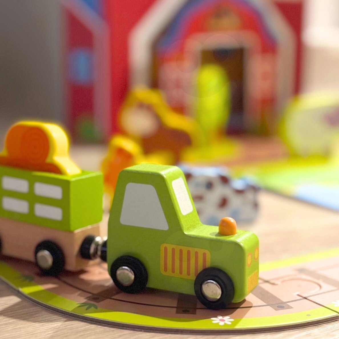 TOOKY TOY Medinis ūkis lagamine, figūrėlės ir transporto priemonės 5