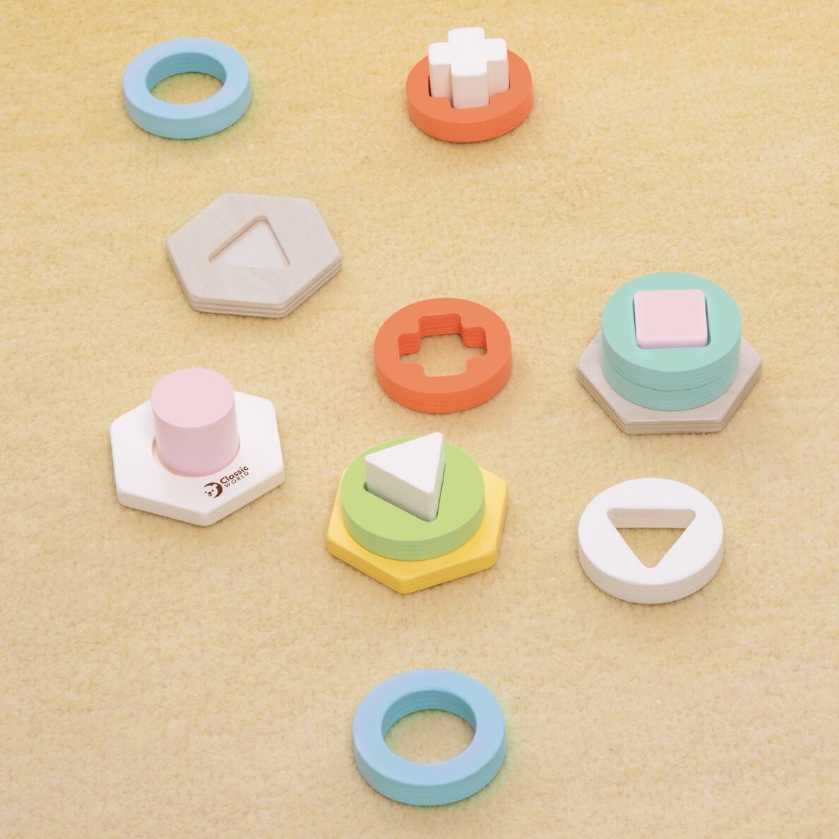 CLASSIC WORLD Montessori formų ir spalvų rūšiavimo dėlionės bokštas 2 CLASSIC WORLD Montessori formų ir spalvų rūšiavimo dėlionės bokštas 2