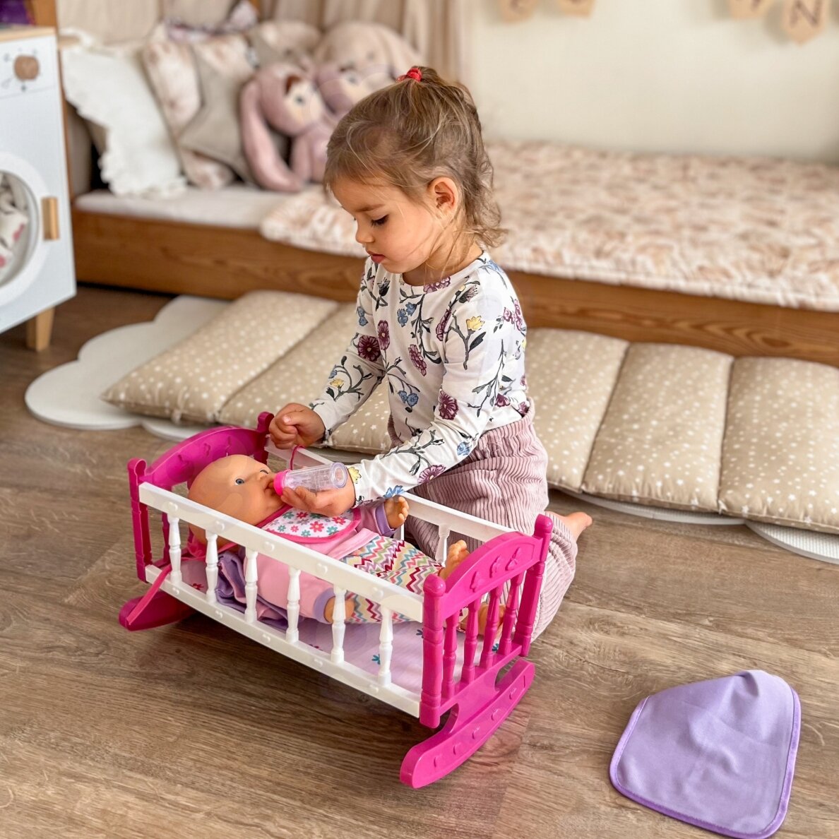 WOOPIE ROYAL XL Vienaragio lėlės prižiūrėtojo rinkinys su lopšiu ir maitinimo rinkiniu 2 WOOPIE ROYAL XL Vienaragio lėlės prižiūrėtojo rinkinys su lopšiu ir maitinimo rinkiniu 2