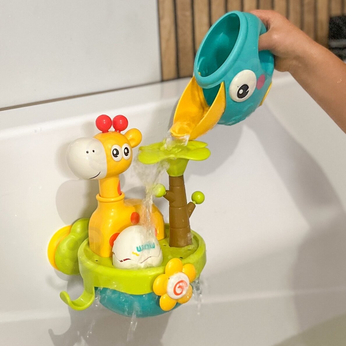 WOOPIE BABY Žirafos vonios žaislas su siurbtuku ir piltuvėliu 1