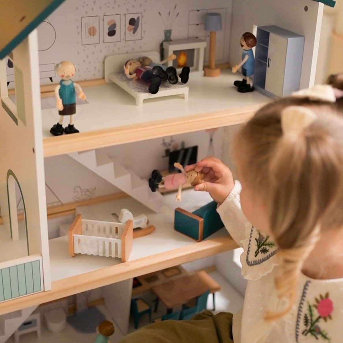 TOOKY TOY Didelis medinis lėlių namelis + FSC figūrėlės 6