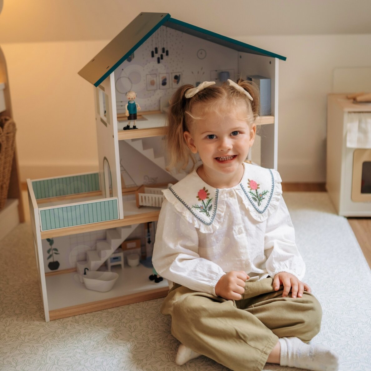 TOOKY TOY Didelis medinis lėlių namelis + FSC figūrėlės 1 TOOKY TOY Didelis medinis lėlių namelis + FSC figūrėlės 1