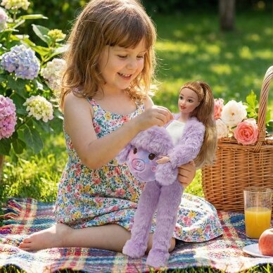 WOOPIE ROYAL Lėlė Emi violetiniame avytės kostiume 1 WOOPIE ROYAL Lėlė Emi violetiniame avytės kostiume 1
