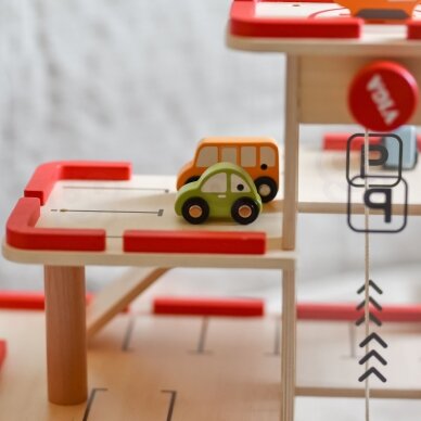 VIGA medinė automobilių stovėjimo aikštelė su liftu 4 automobiliams ir sraigtasparniu 6