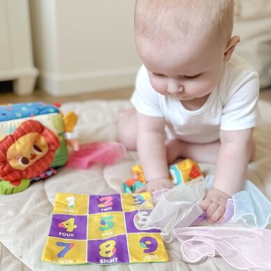 WOOPIE BABY Edukacinis sensorinis žaislas „Lady Tag“ servetėlių dėžutė 4