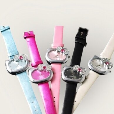 Hello Kitty laikrodukas su akmenukais Hello Kitty laikrodukas su akmenukais