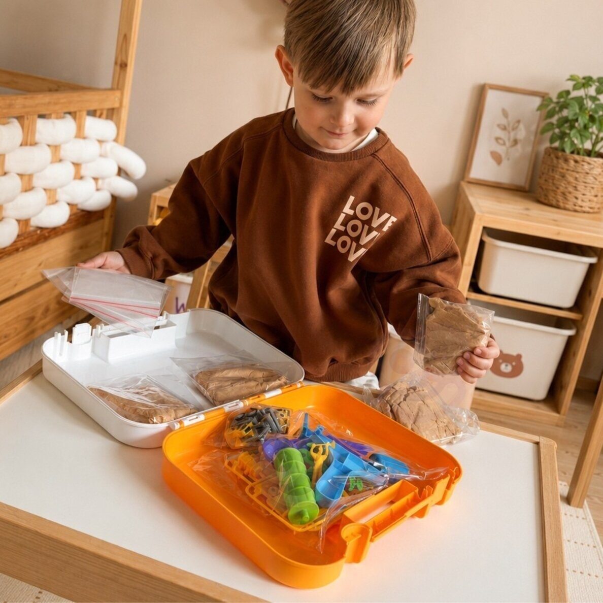 WOOPIE Kinetinio smėlio statybvietės rinkinys lagamine su transporto priemonėmis 1kg 1 WOOPIE Kinetinio smėlio statybvietės rinkinys lagamine su transporto priemonėmis 1kg 1